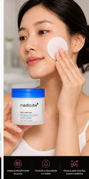 Medicube Zero Pore Pad 2.0 sendo aplicado no rosto